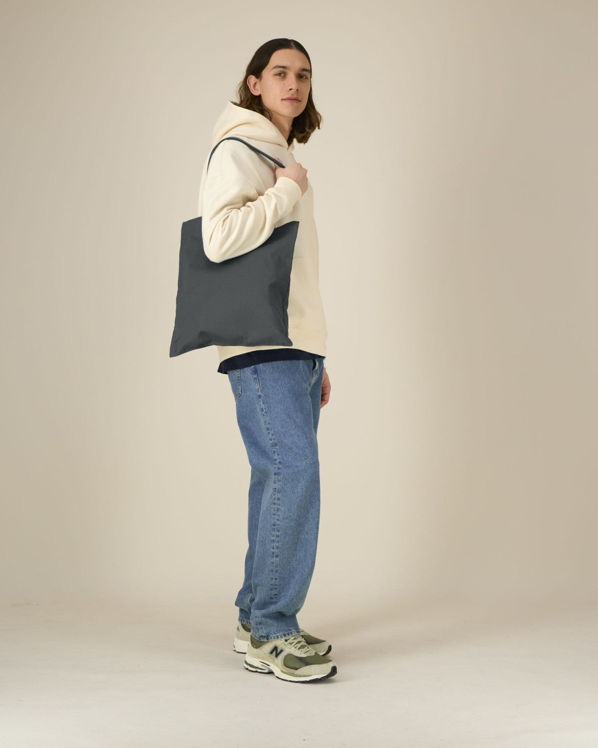 STAU773_C253_Front_Main_Studio_0.jpg