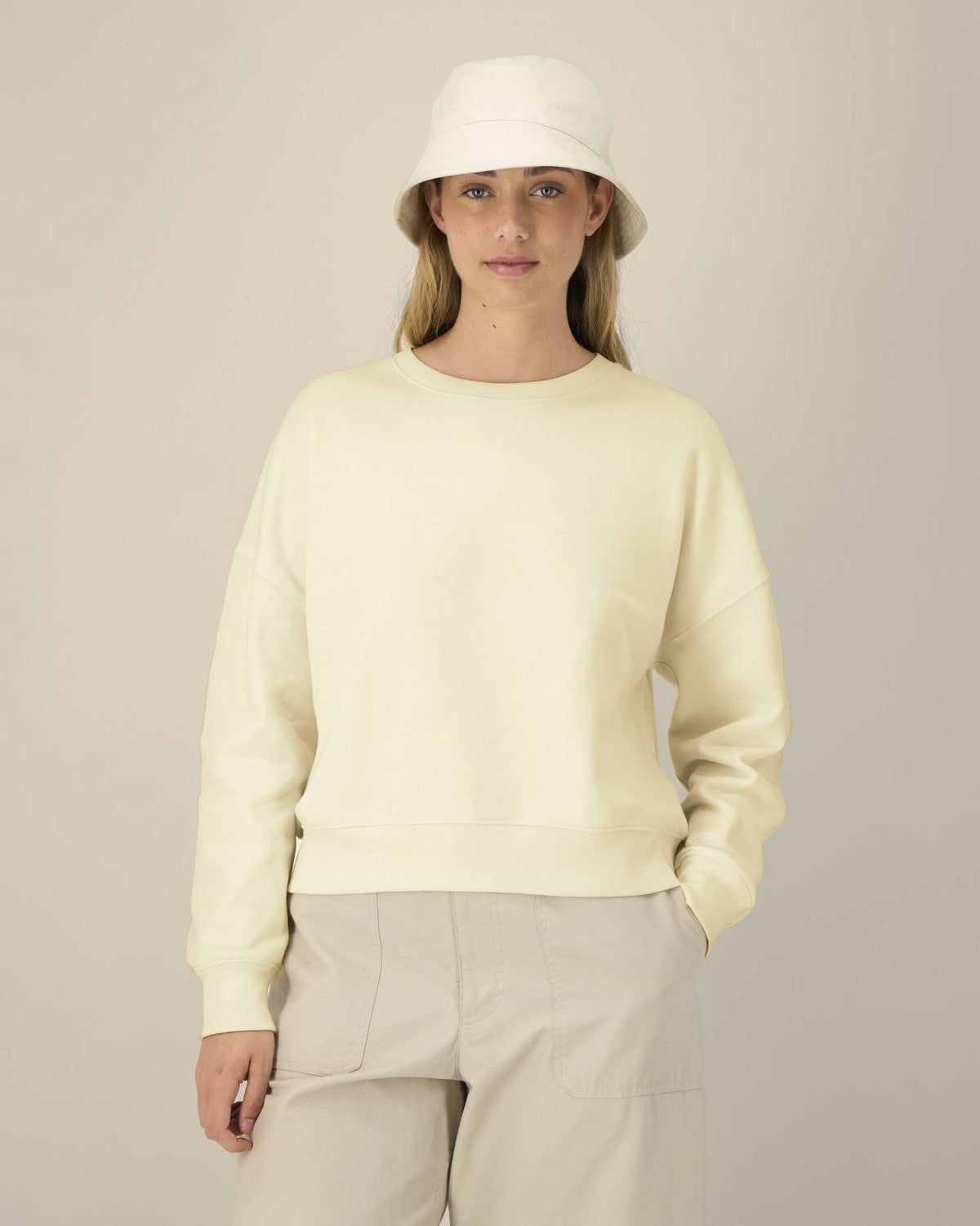 STAU893_C007_Front_Main_Studio_5.jpg