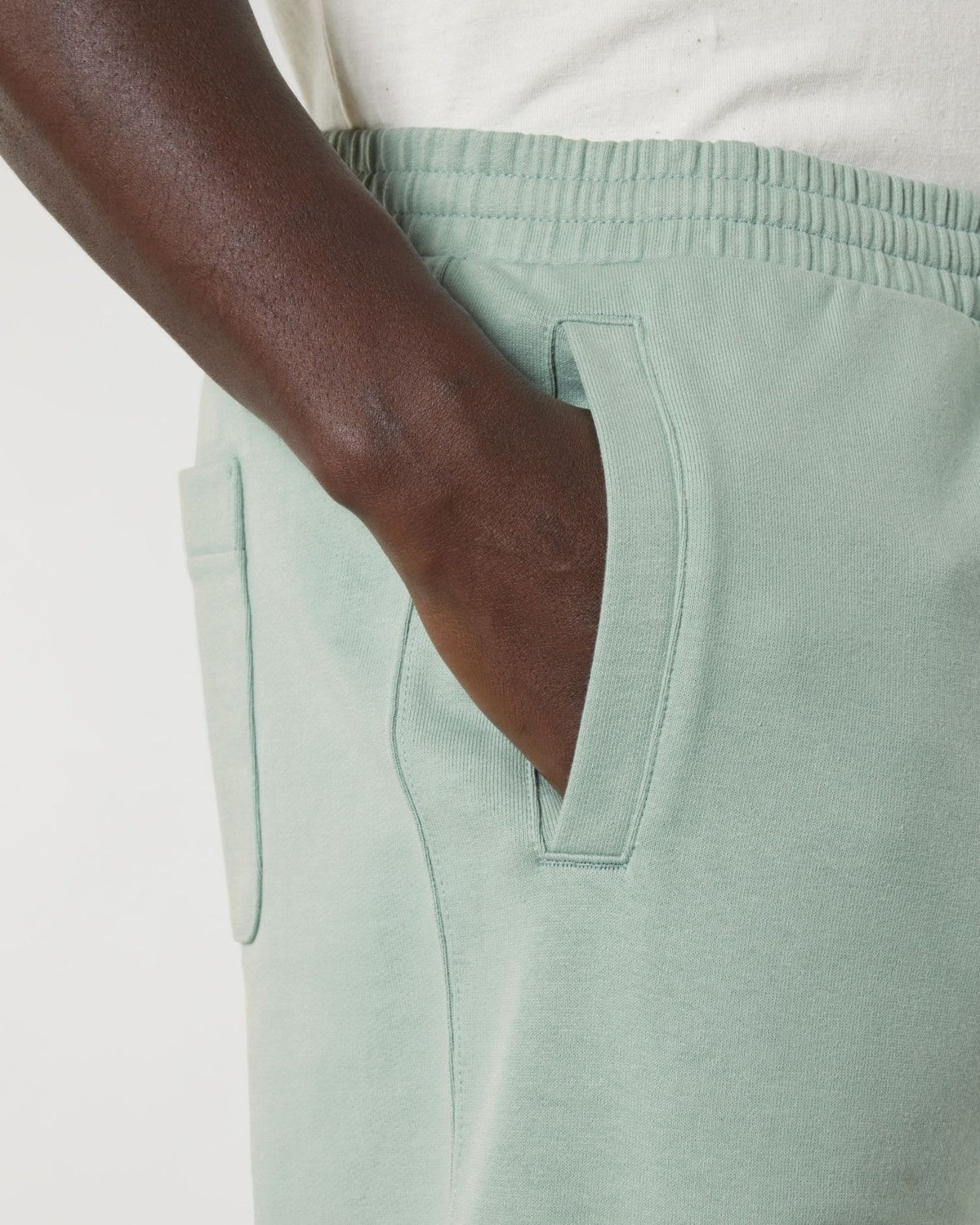 STBU157_C089_Front_Detail_Studio_0.jpg