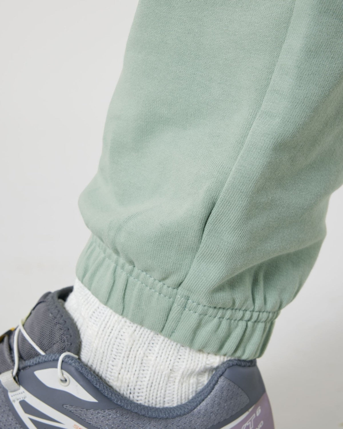 STBU157_C089_Front_Detail_Studio_2.jpg