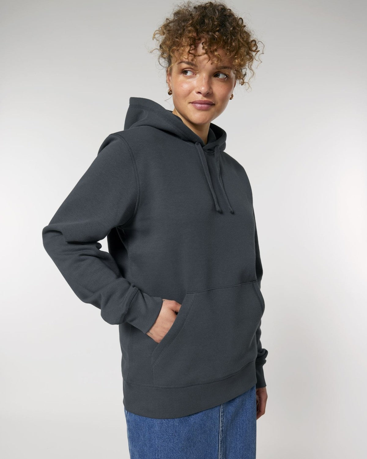 STSU168_C715_Front_Main_Studio_5.jpg