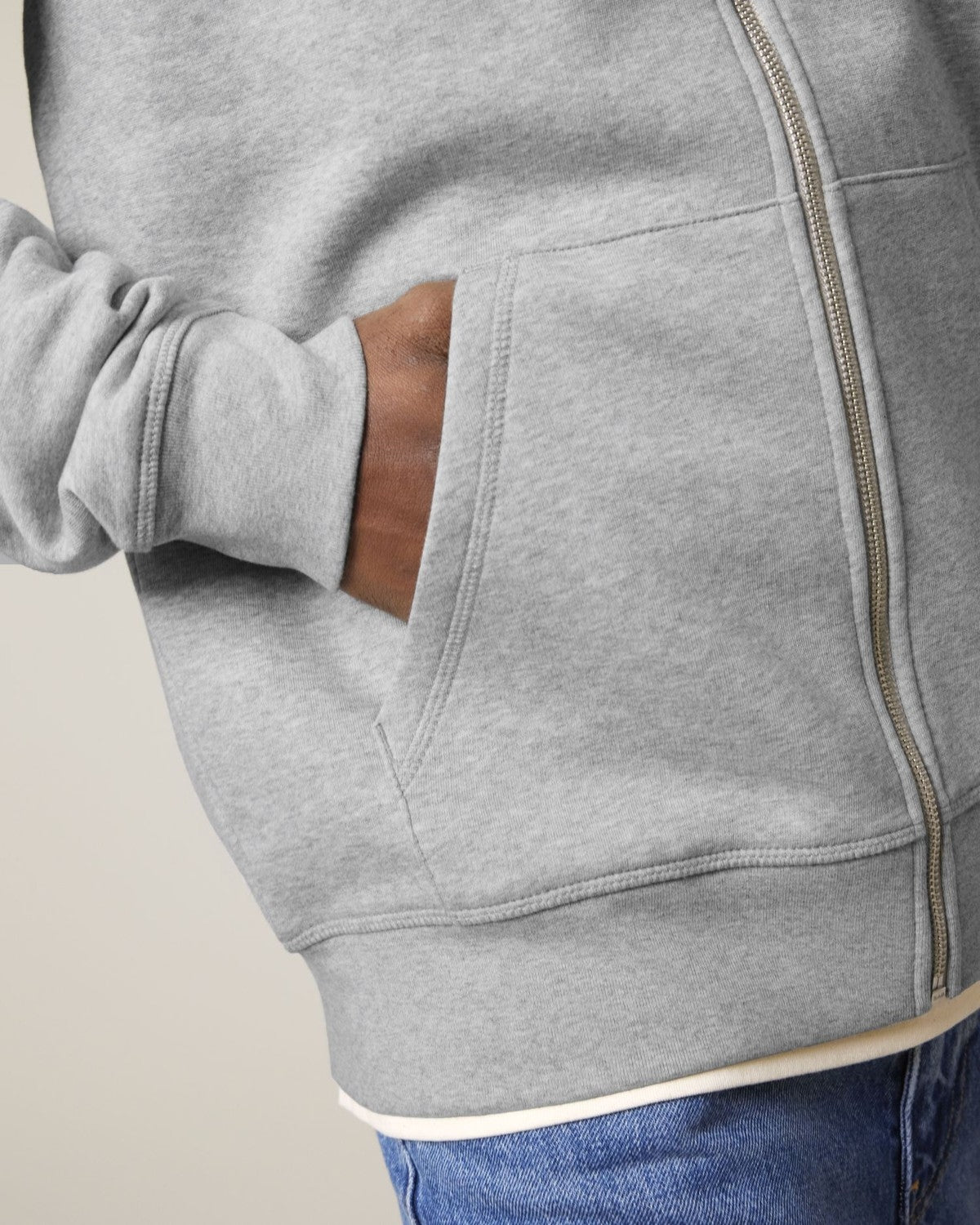 STSU205_C250_Front_Detail_Studio_0.jpg