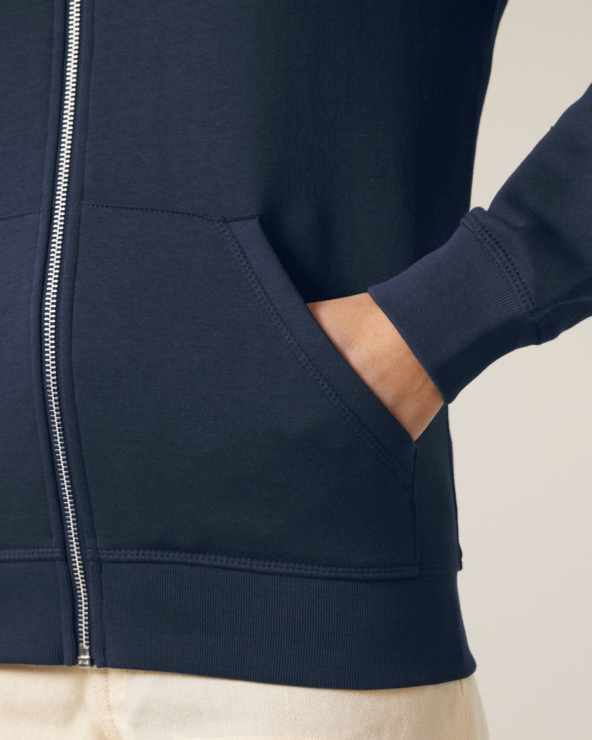 STSU205_C727_Front_Detail_Studio_1.jpg