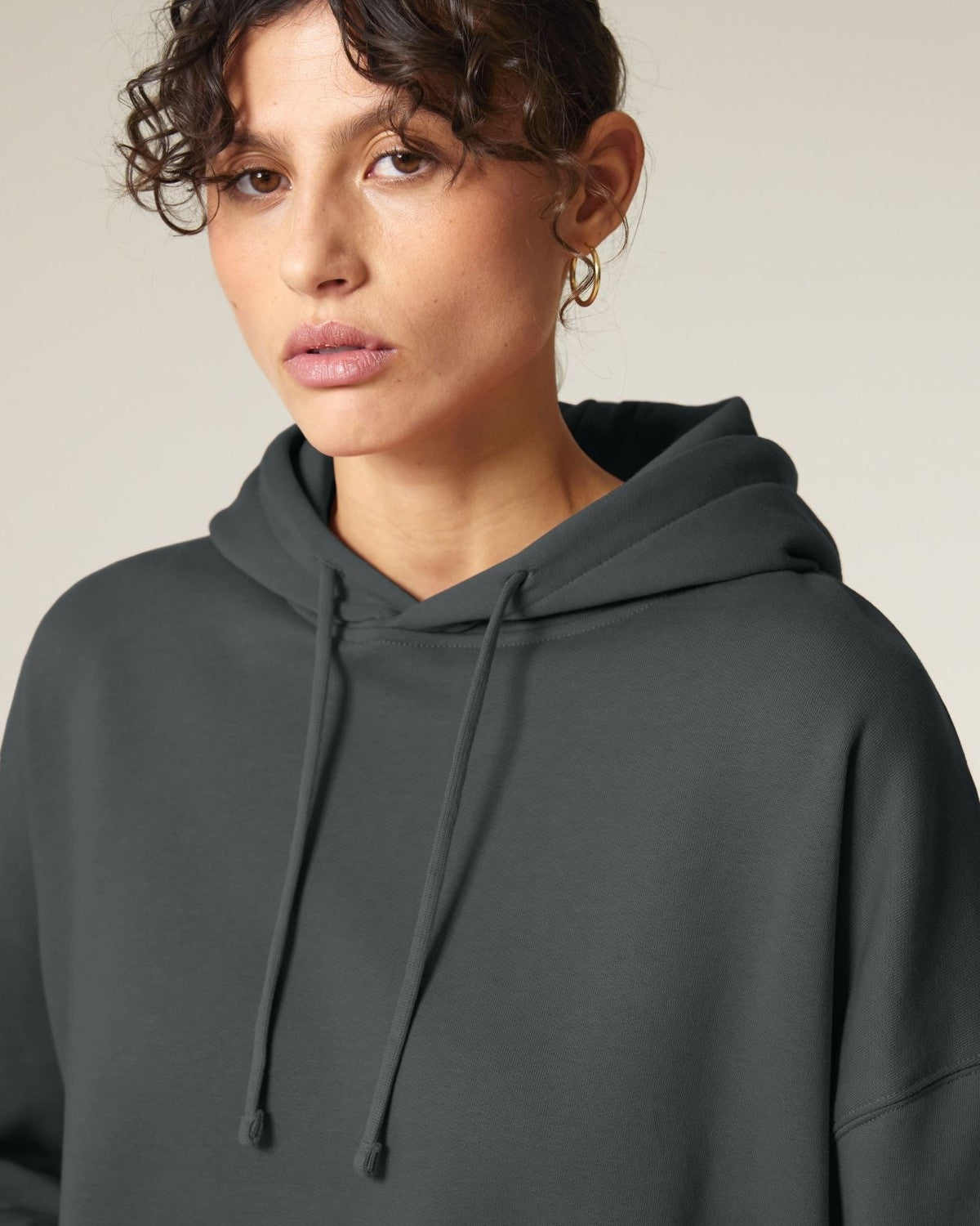 STSW213_C253_Front_Detail_Studio_3.jpg