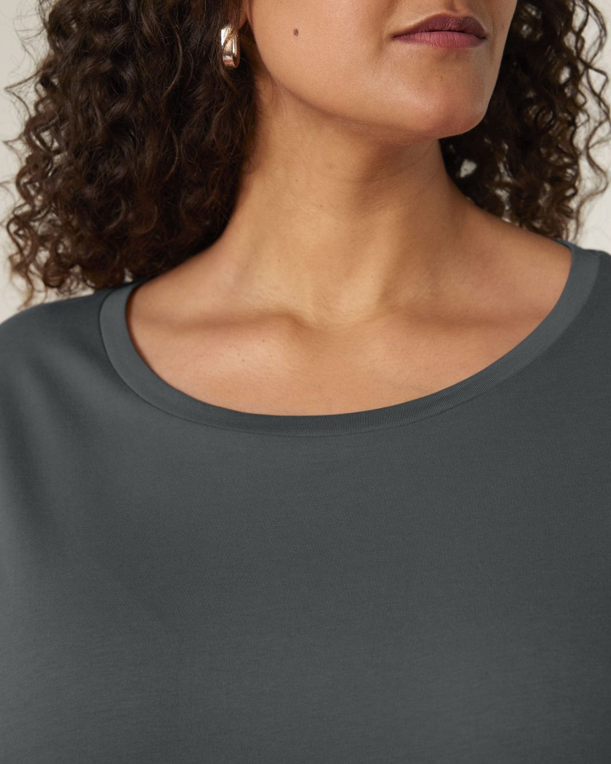 STTW173_C253_Front_Detail_Studio_1.jpg