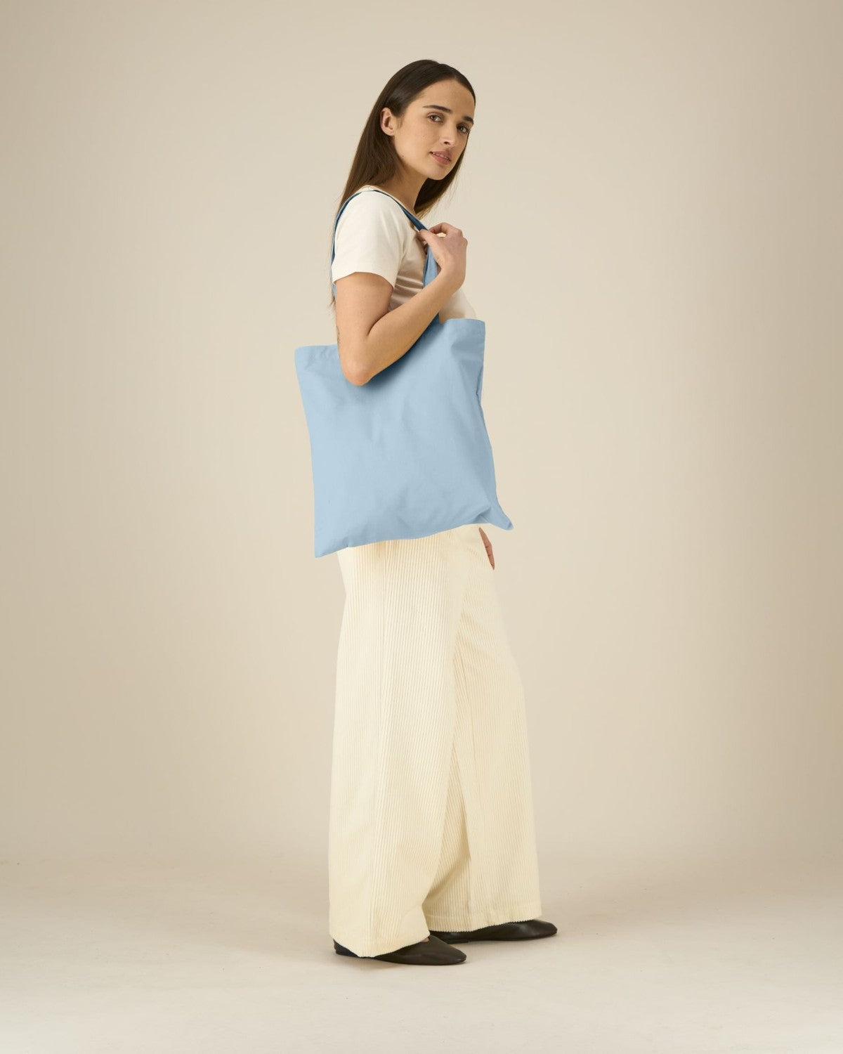 STAU773_C232_Front_Main_Studio_5.jpg