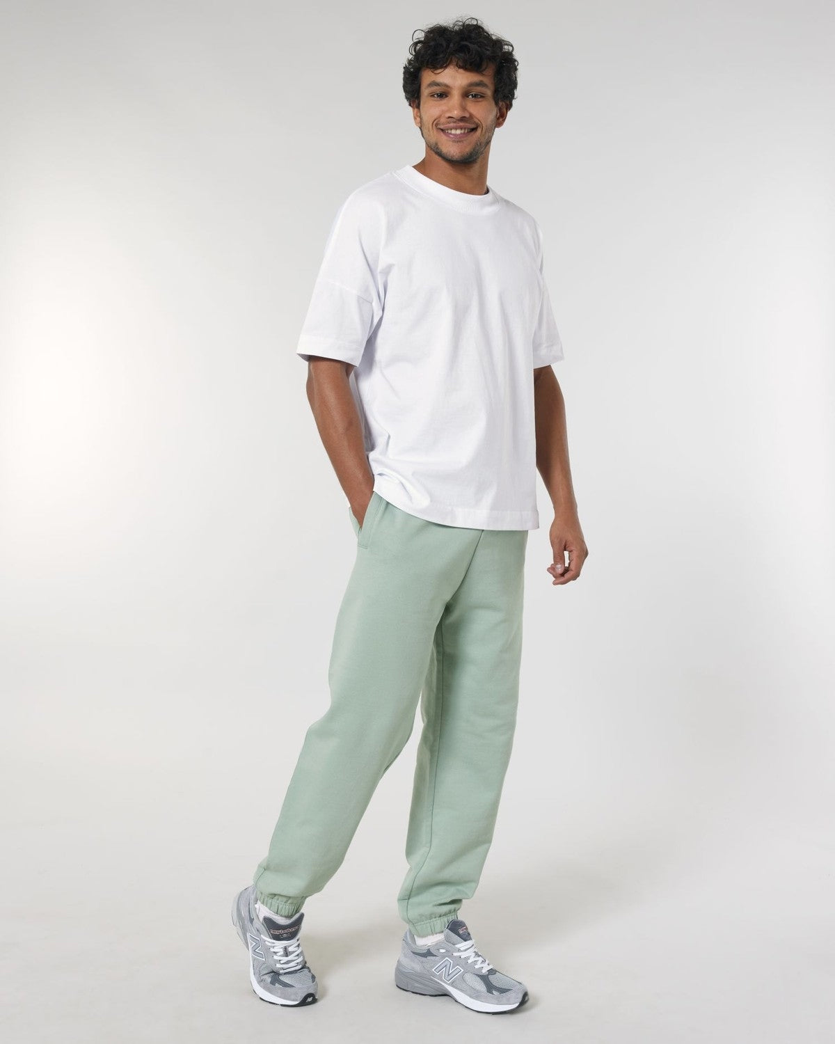 STBU157_C089_Front_Main_Studio_0.jpg