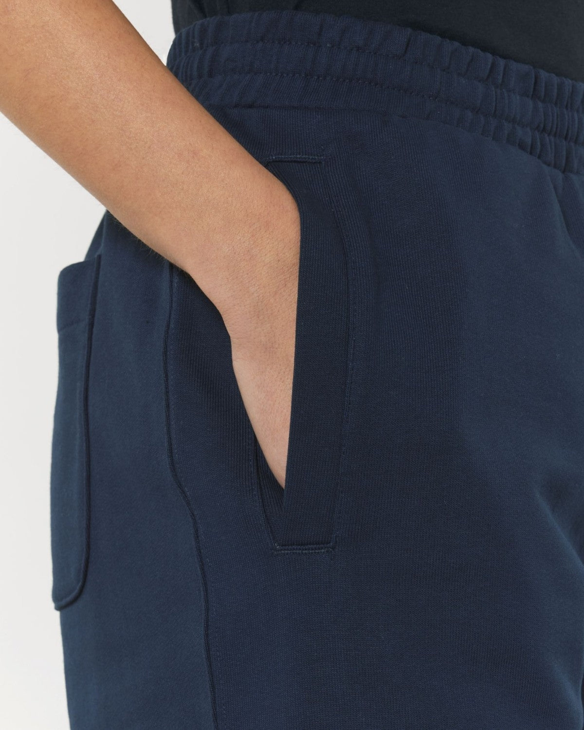 STBU157_C727_Front_Detail_Studio_5.jpg