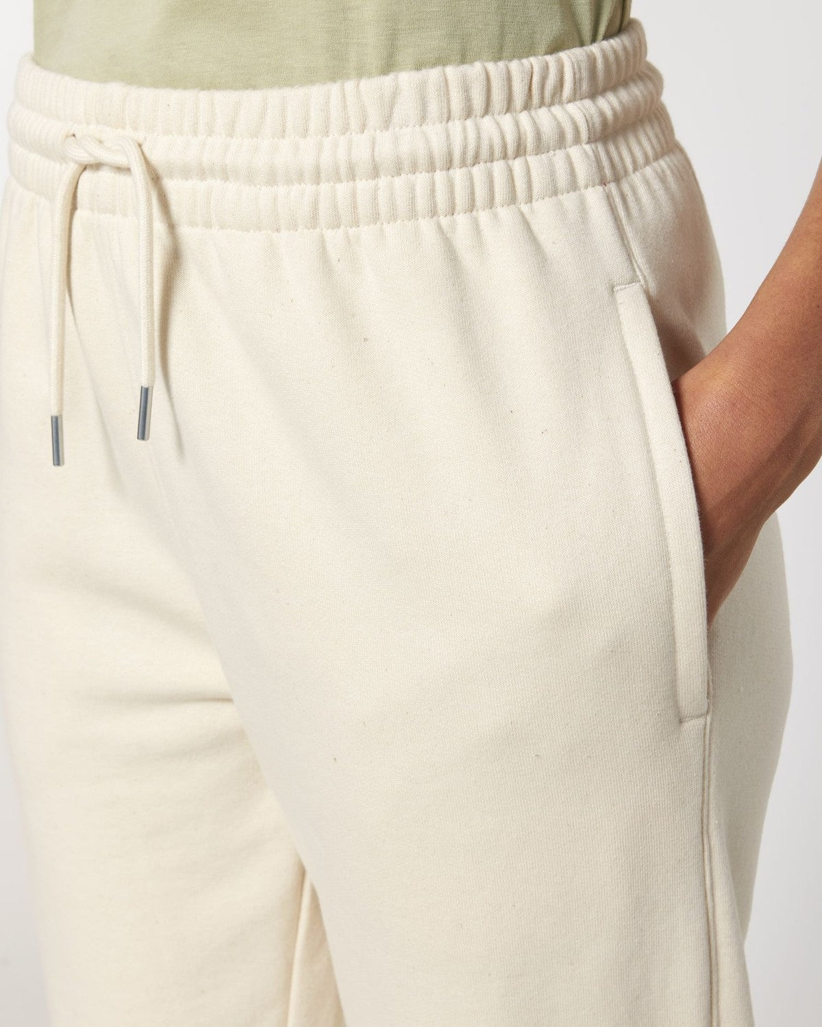 STBU185_C054_Front_Detail_Studio_5.jpg