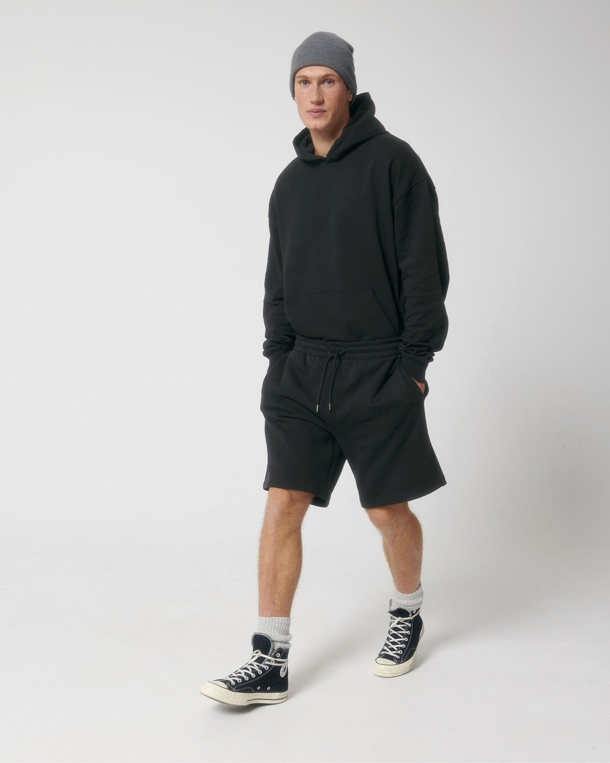 STBU944_C002_Front_Main_Studio_0.jpg