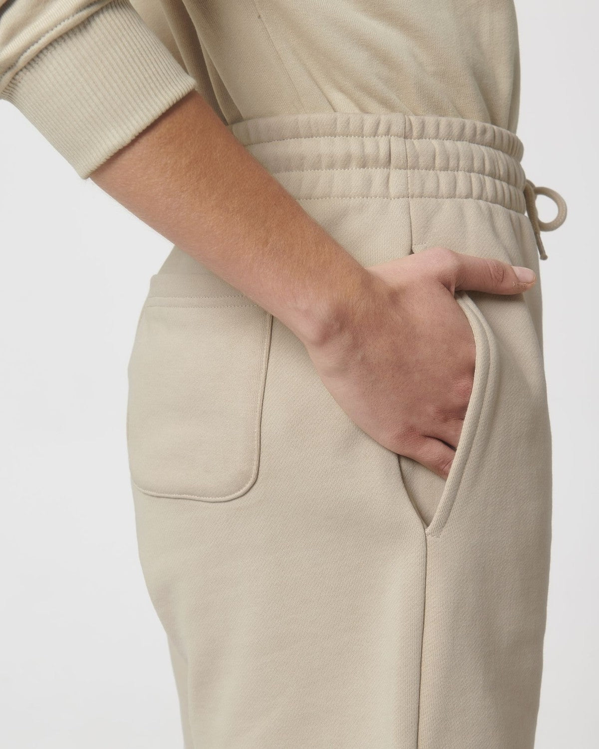 STBU944_C028_Front_Detail_Studio_5.jpg