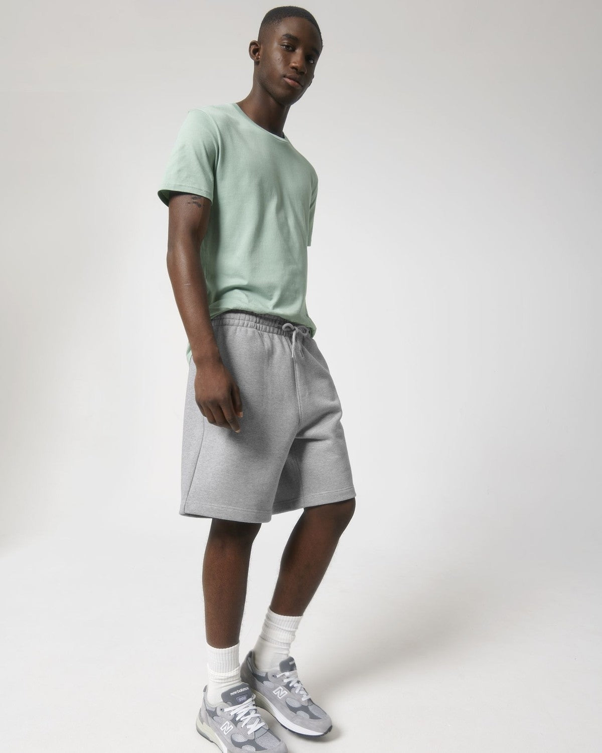 STBU944_C250_Front_Main_Studio_0.jpg