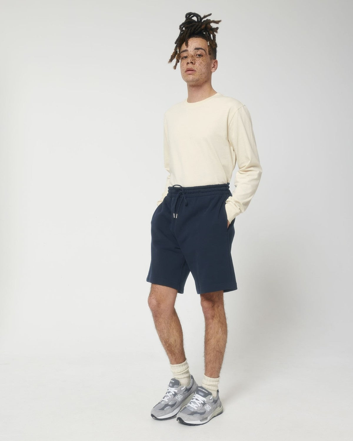 STBU944_C727_Front_Main_Studio_0.jpg