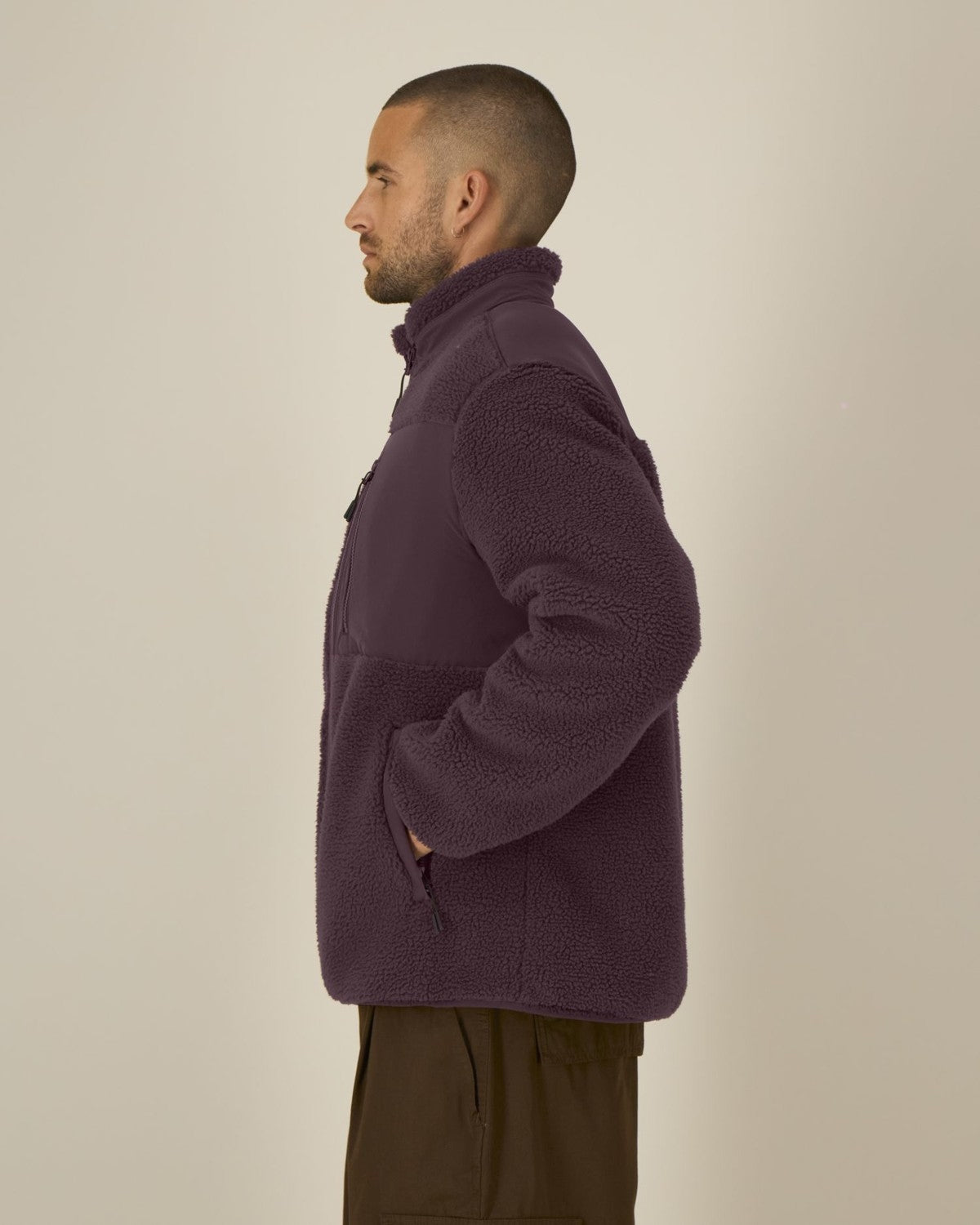 STJU248_C116_Front_Main_Studio_3.jpg