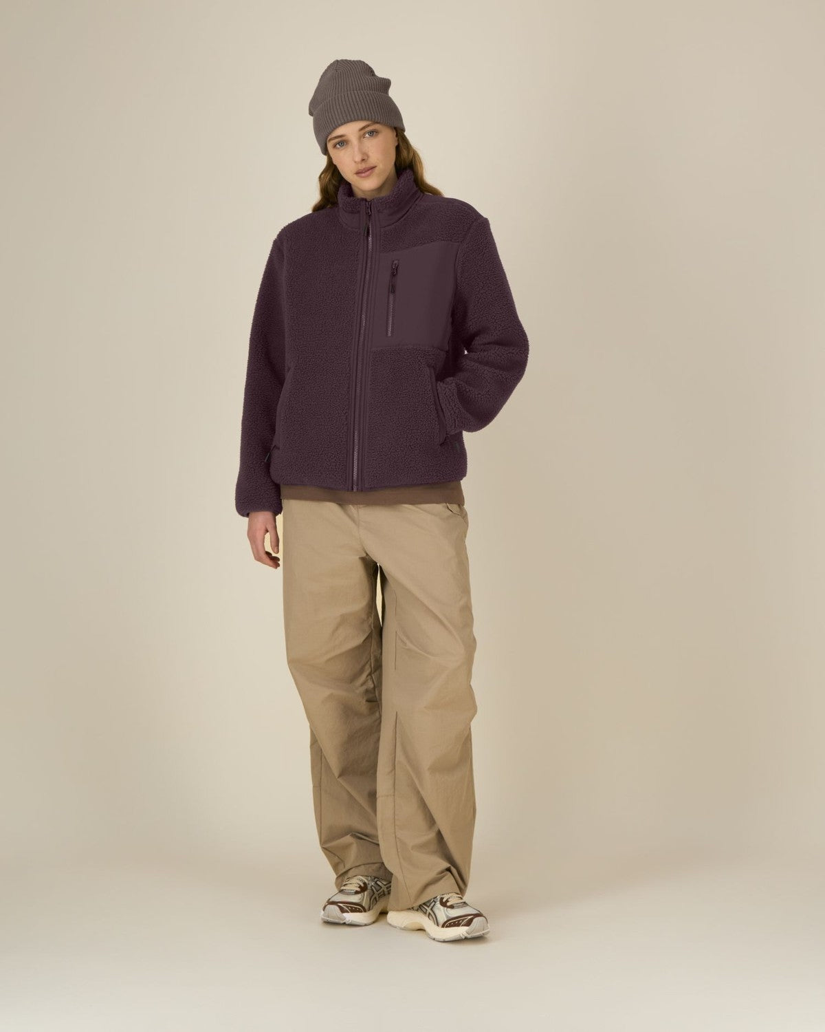 STJU248_C116_Front_Main_Studio_5.jpg