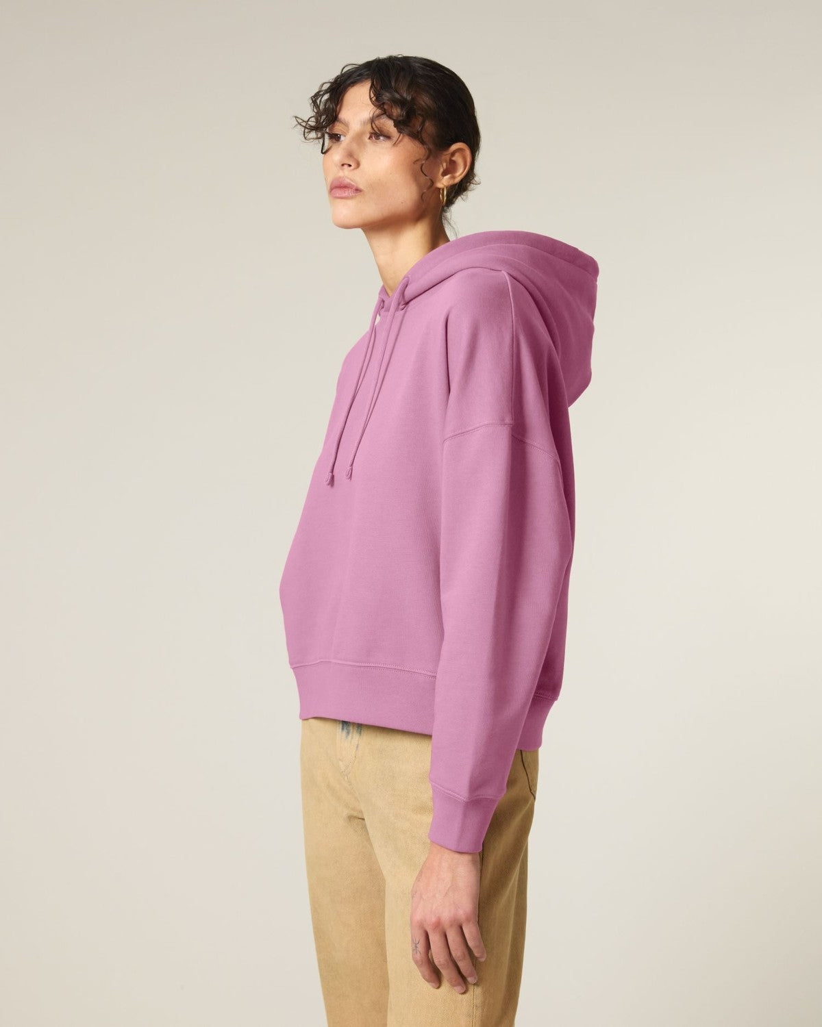 STSW213_C129_Front_Main_Studio_5.jpg
