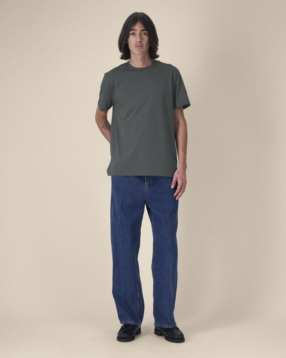 STTU758_C253_Front_Main_Studio_0.jpg