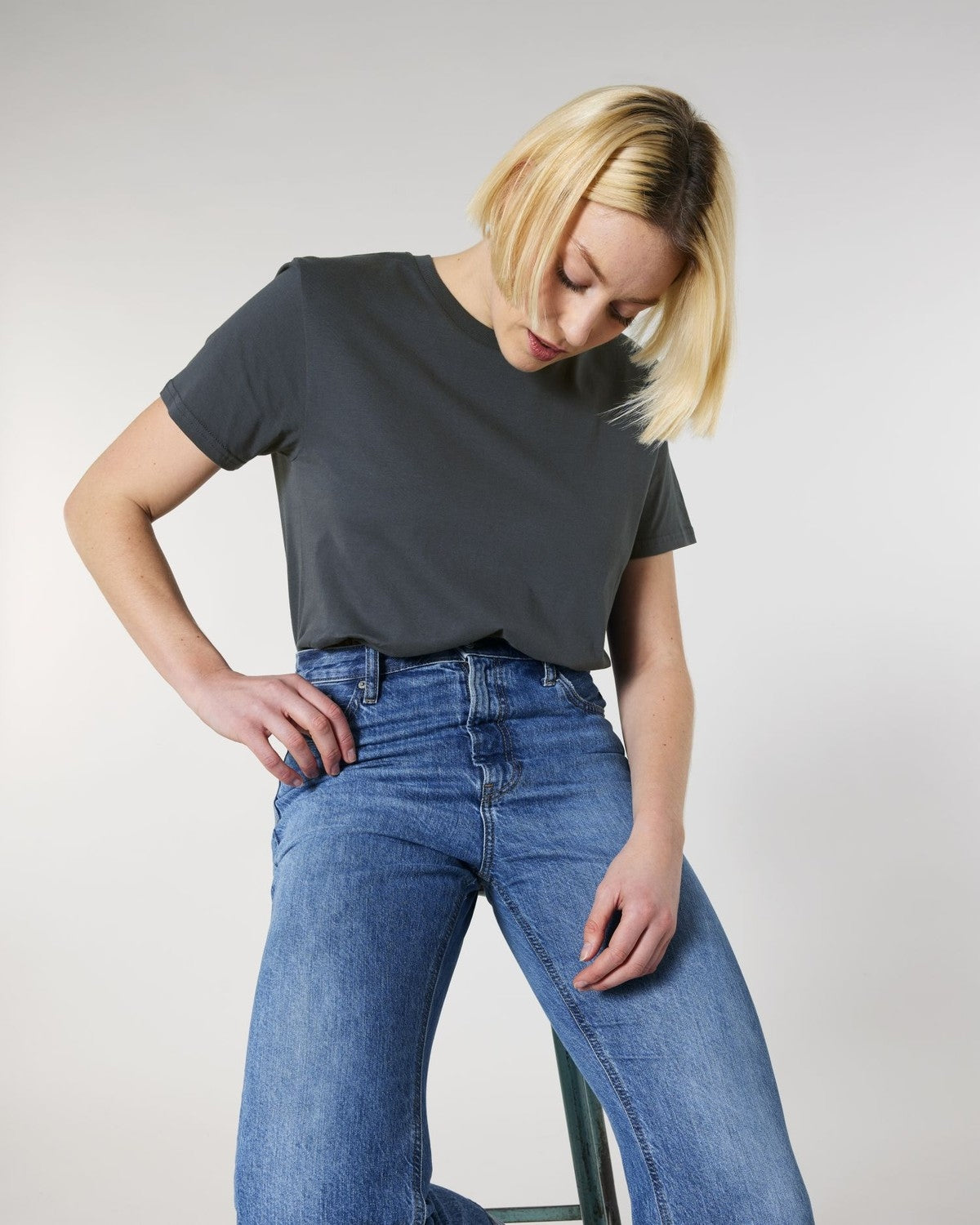 STTU758_C715_Front_Main_Studio_5.jpg